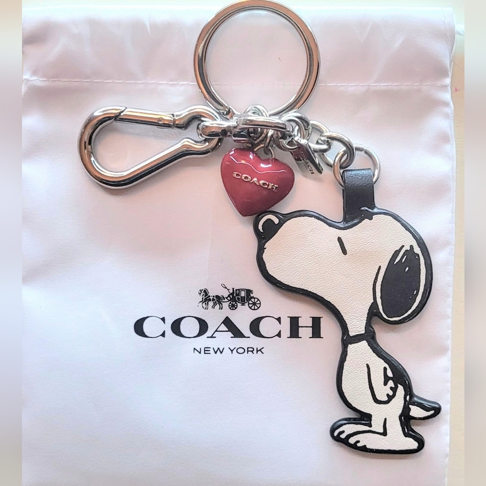 Coach Snoopy Peanuts Heart Bag Charm ©️2014 Vintage Coach Collection Snoopy Kiss - Picture 4 of 11